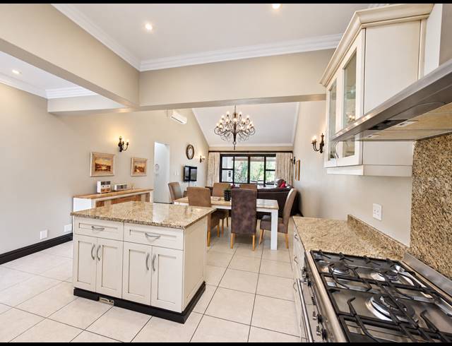 4 BEDROOM TOWNHOUSE TO LET IN BALLITO CENTRAL